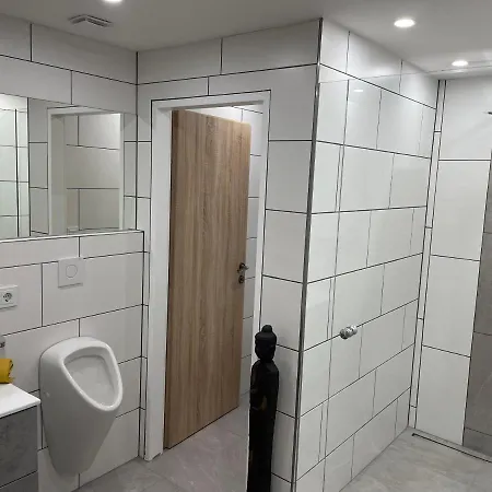 Апартаменти Aussergewoehnliche Kellerloft *